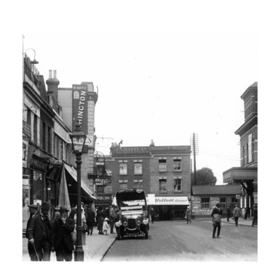a picture of Herne Hill Station square