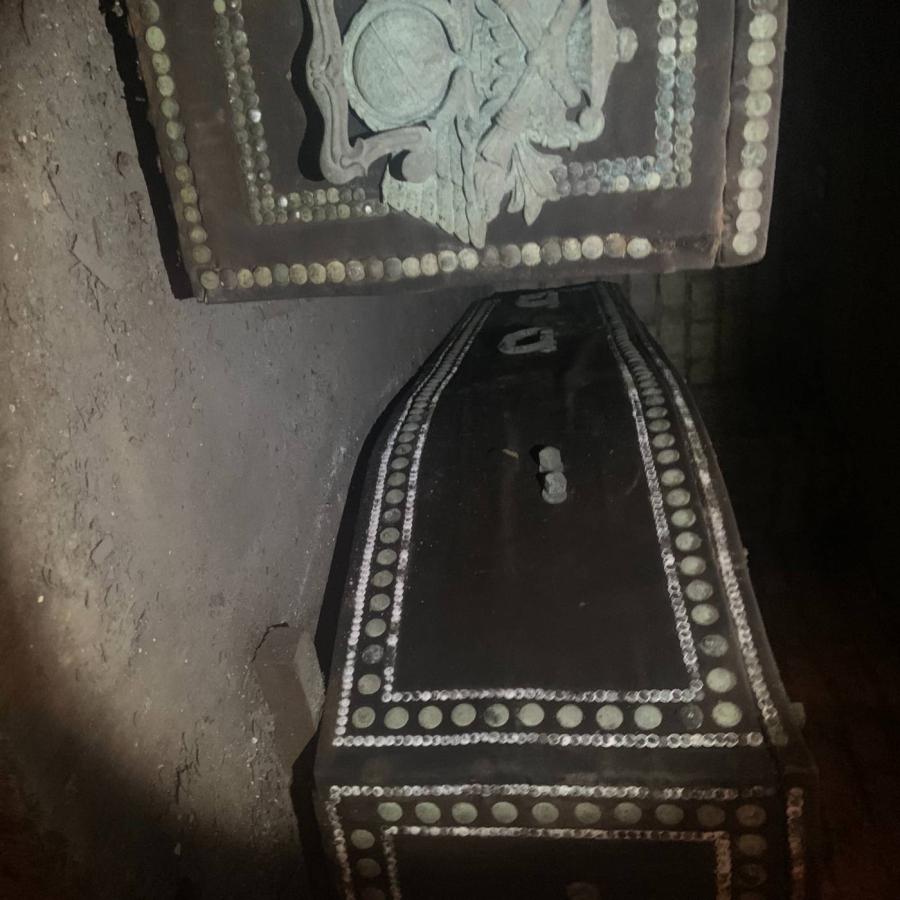 a photo of a coffin